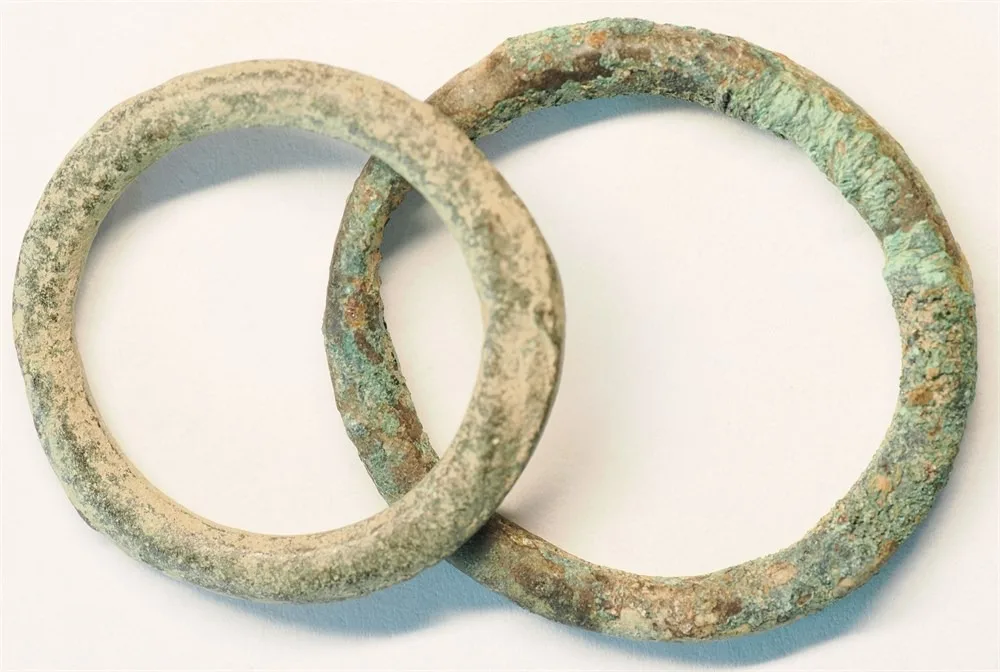 Lot of 2 Celtic Æ "Ring Money"
