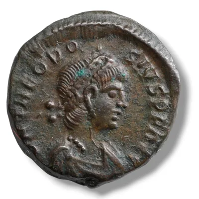 Theodosius I (AD 379-395) – AE4, Constantinople Mint – SALVS REIPVBLICAE / Victory with Captive – RIC IX 86b