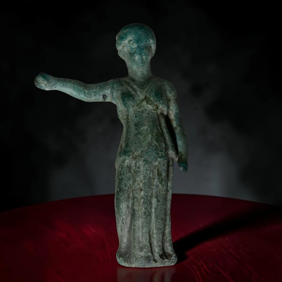 ROMAN BRONZE VOTIVE STATUETTE OF A DRAPED GODDESS