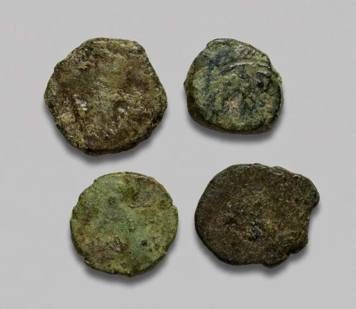 BYZANTINE EMPIRE. Anastasius I Dicorus, AD 491–518. Lot of 4 AE small-module coins, Constantinople mint, from the 498 reform.