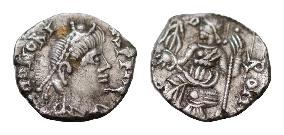 MIGRATION OF THE GERMAN TRIBES THE VANDALS Pseudo-imperial coinage. In the name of Honorius, 393-423 . Siliqua, Carthage circa 440-490, AR 12,5mm 1.37 g.