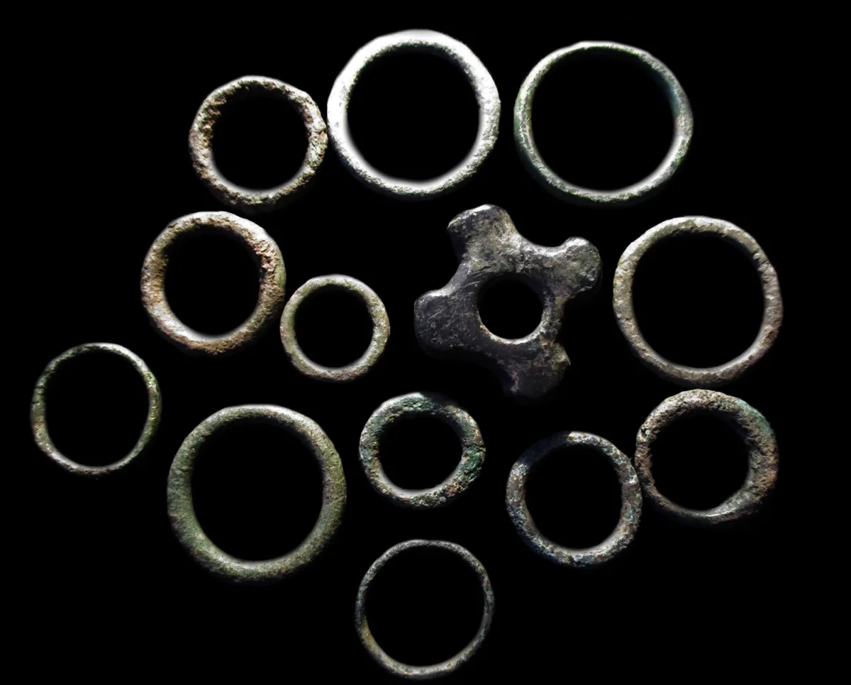 Lot of 13 Celtic Æ "Ring Money"
