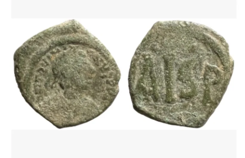 JUSTINIAN I "THE GREAT". 527-565 AD. THESSALONIKA. AE 16 NUMMI. BYZANTINE COIN.