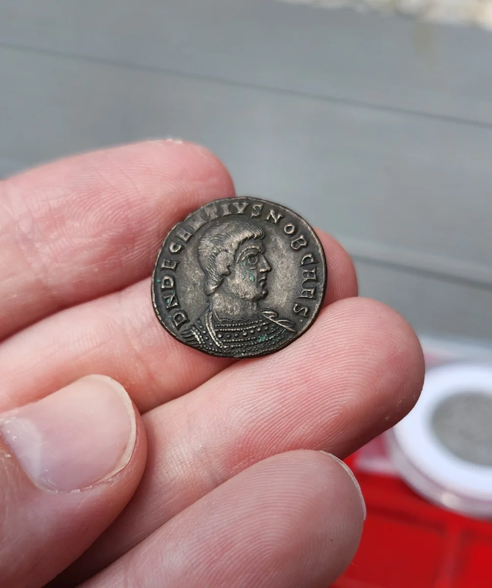 Decentius Caesar 351-353 AD AE Centenionalis CH EF Rare