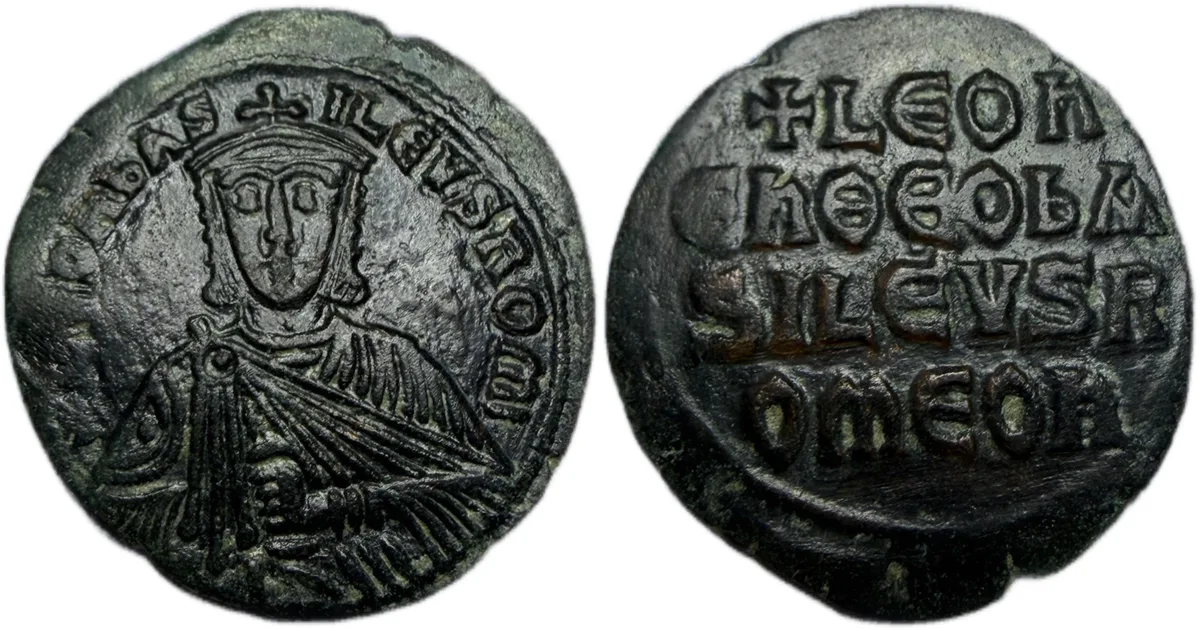 Leo VI the Wise.. AE Follis. Constantinople mint. AD 886-912