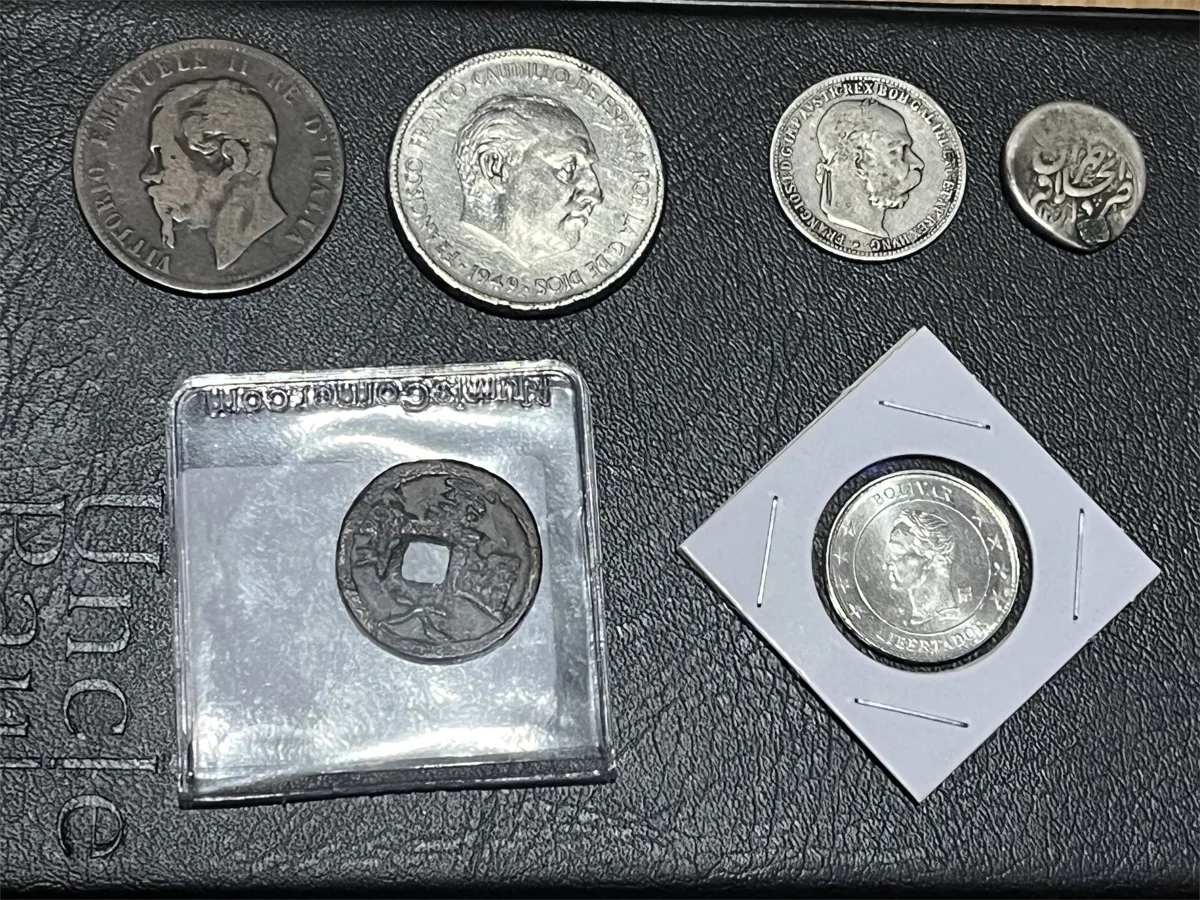 Coins of 4 continents : kings, liberators, sultans and dictators