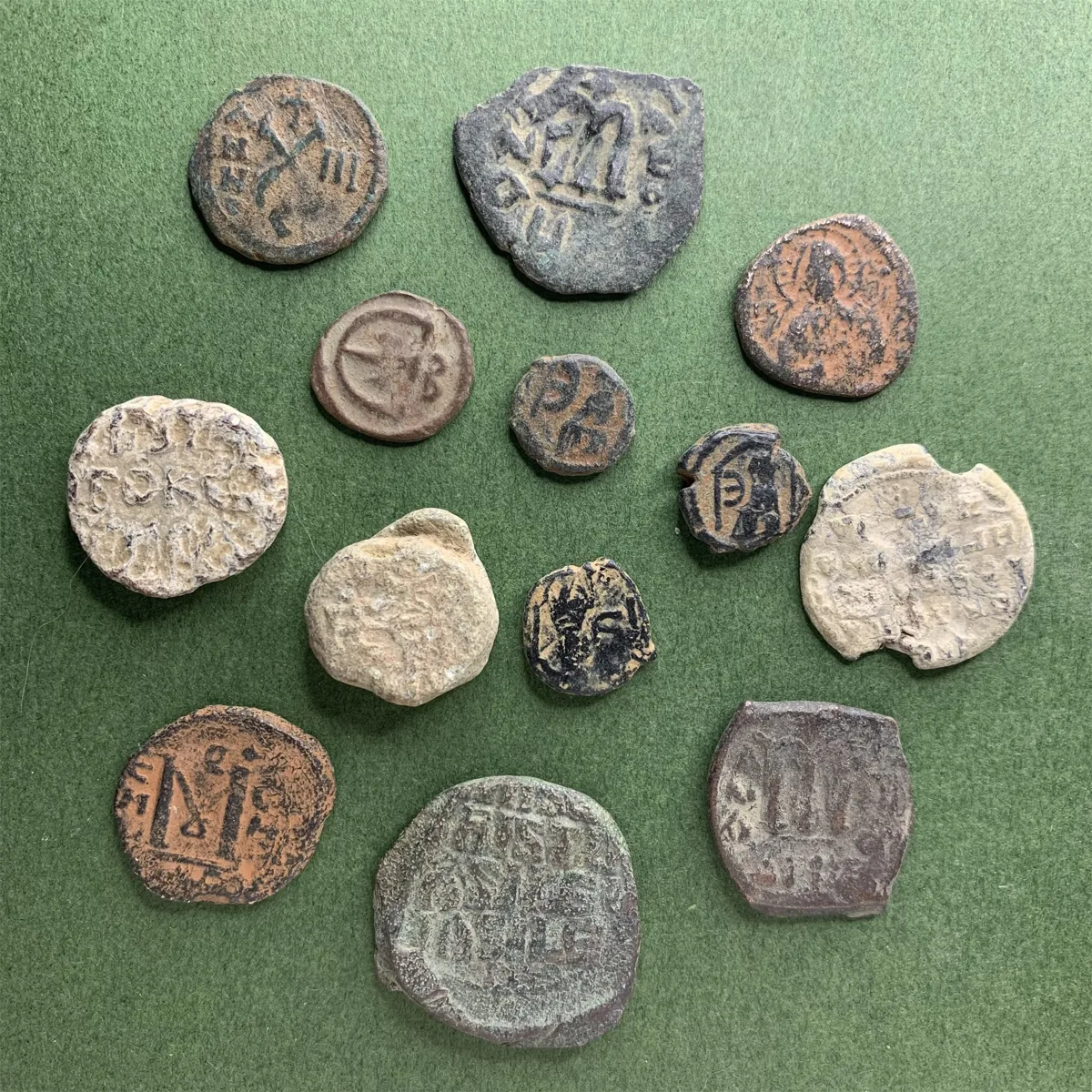 Lot of 13 Byzantine coins and seals