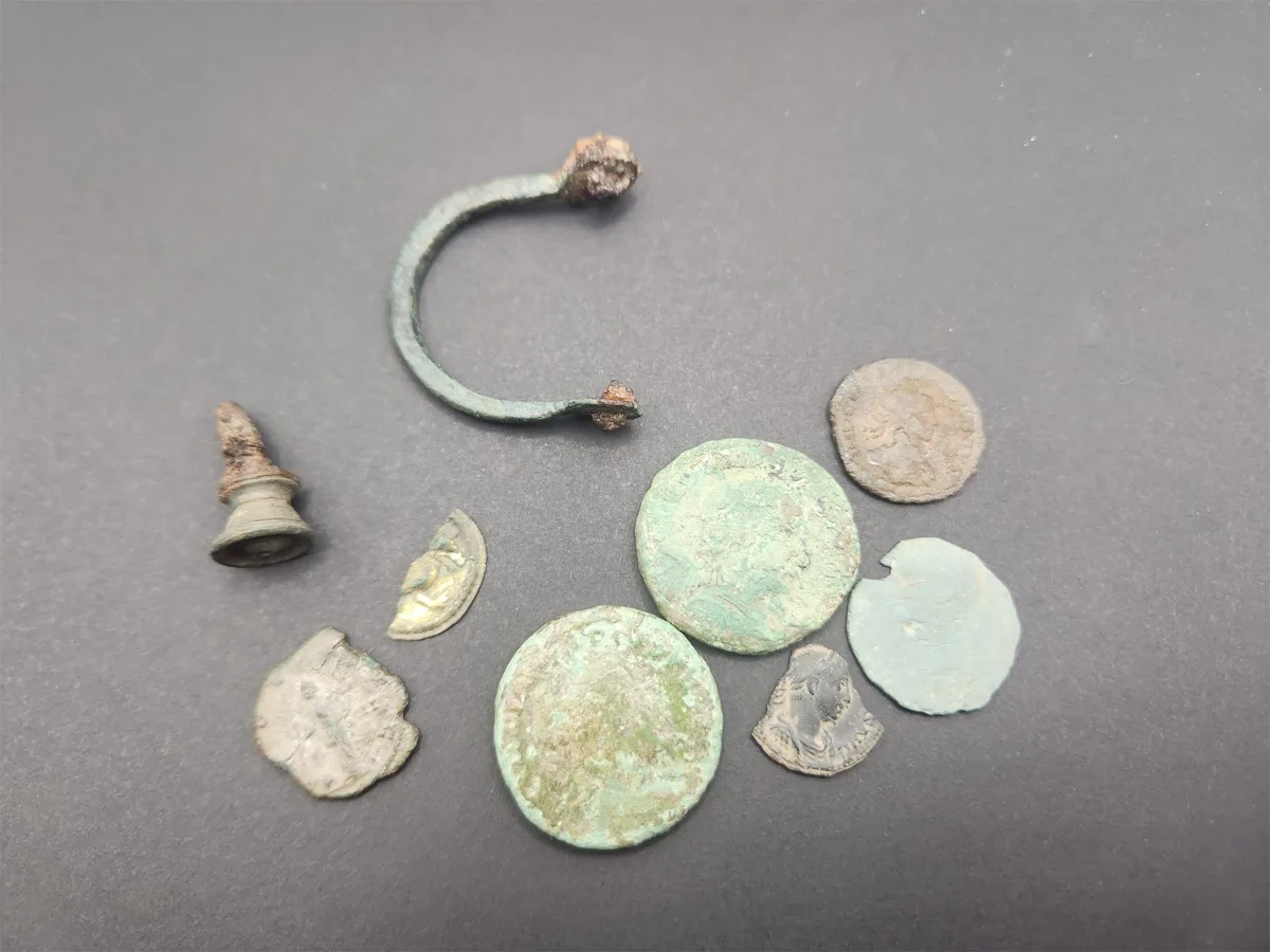 Group lot, 6 Roman Coins, 3 artifacts