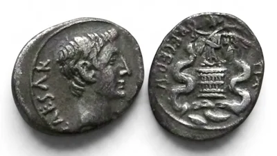 The Triumvirs. Octavian 29-27 BC. AR Quinarius (1.72 g). Italian mint, Rome?