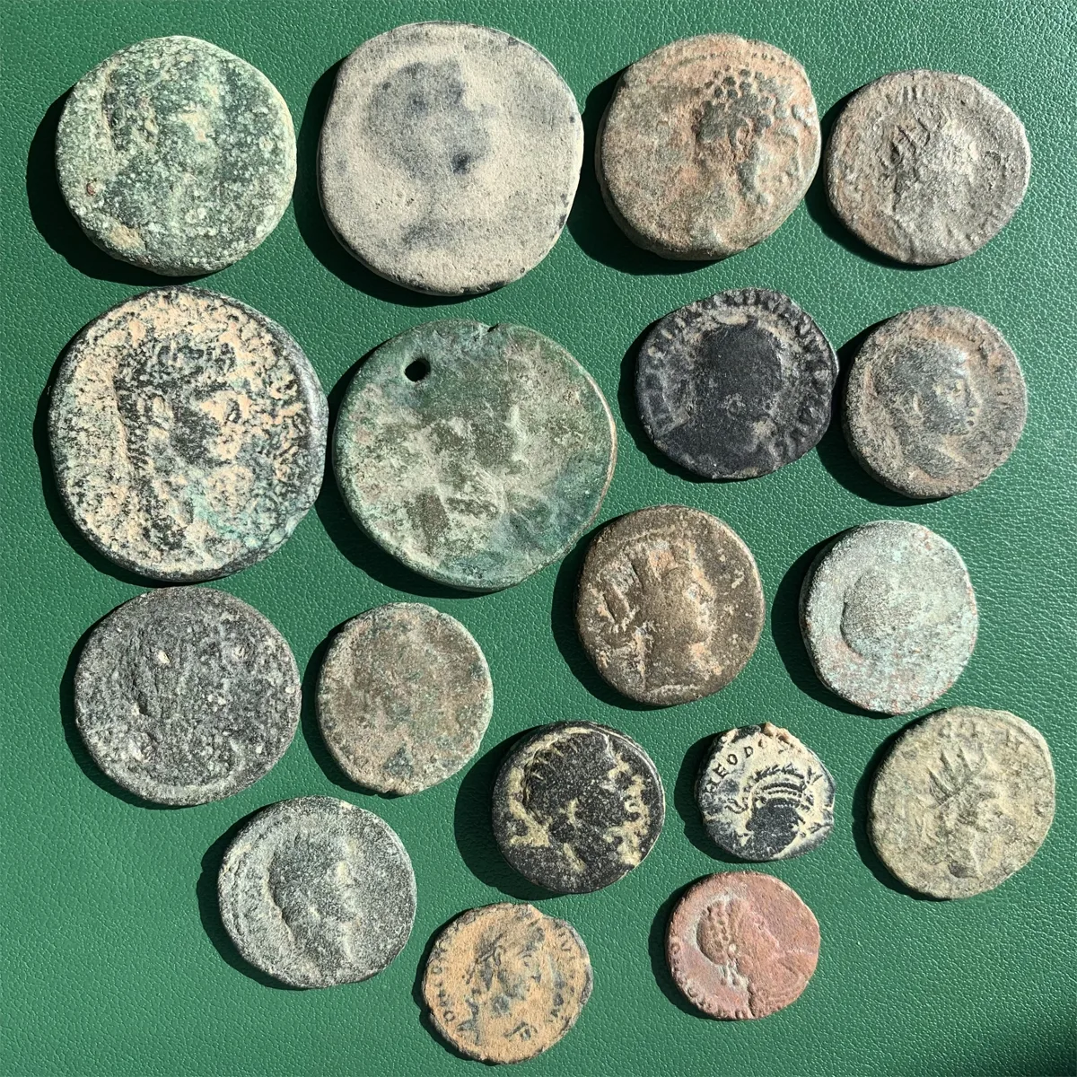 Lot of 18 Roman bronze coins