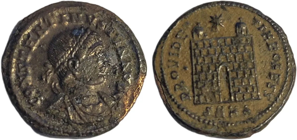 Constantinius II Jr. Camp Gate AE4
