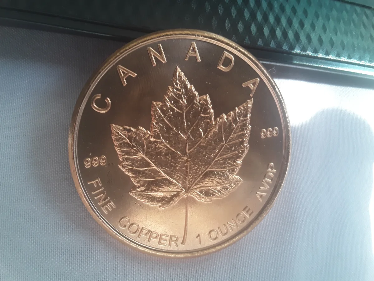 1 oz Canadian Maple Leaf copper coin