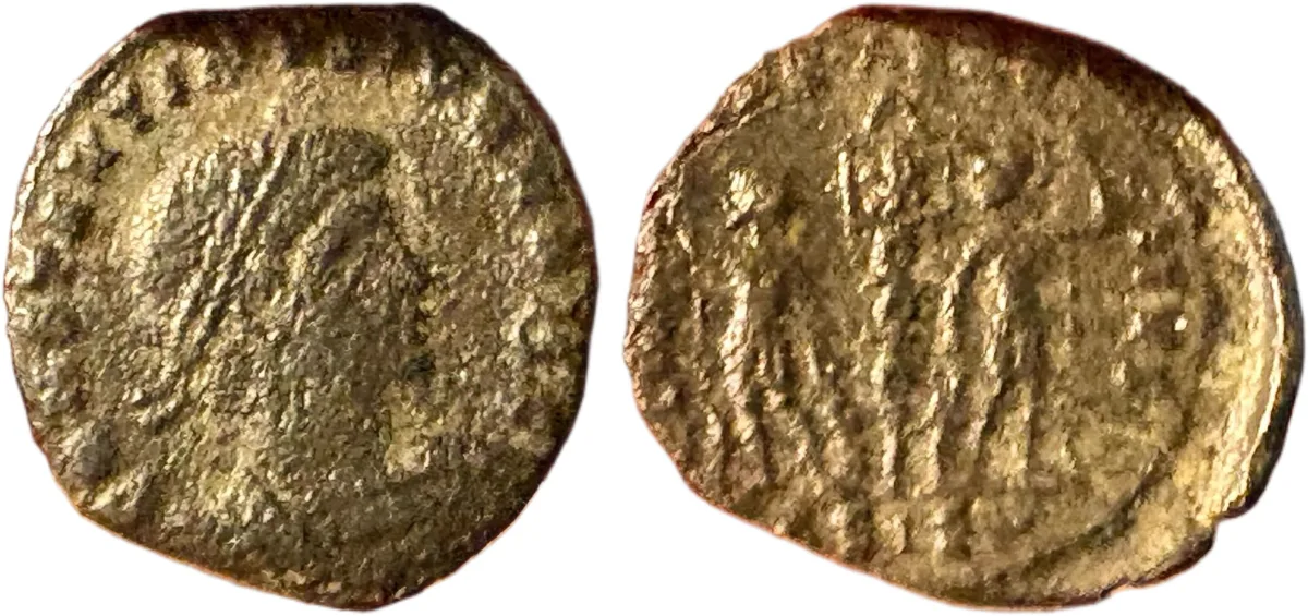 Roman Empire - Constans - Two soldiers and one standard