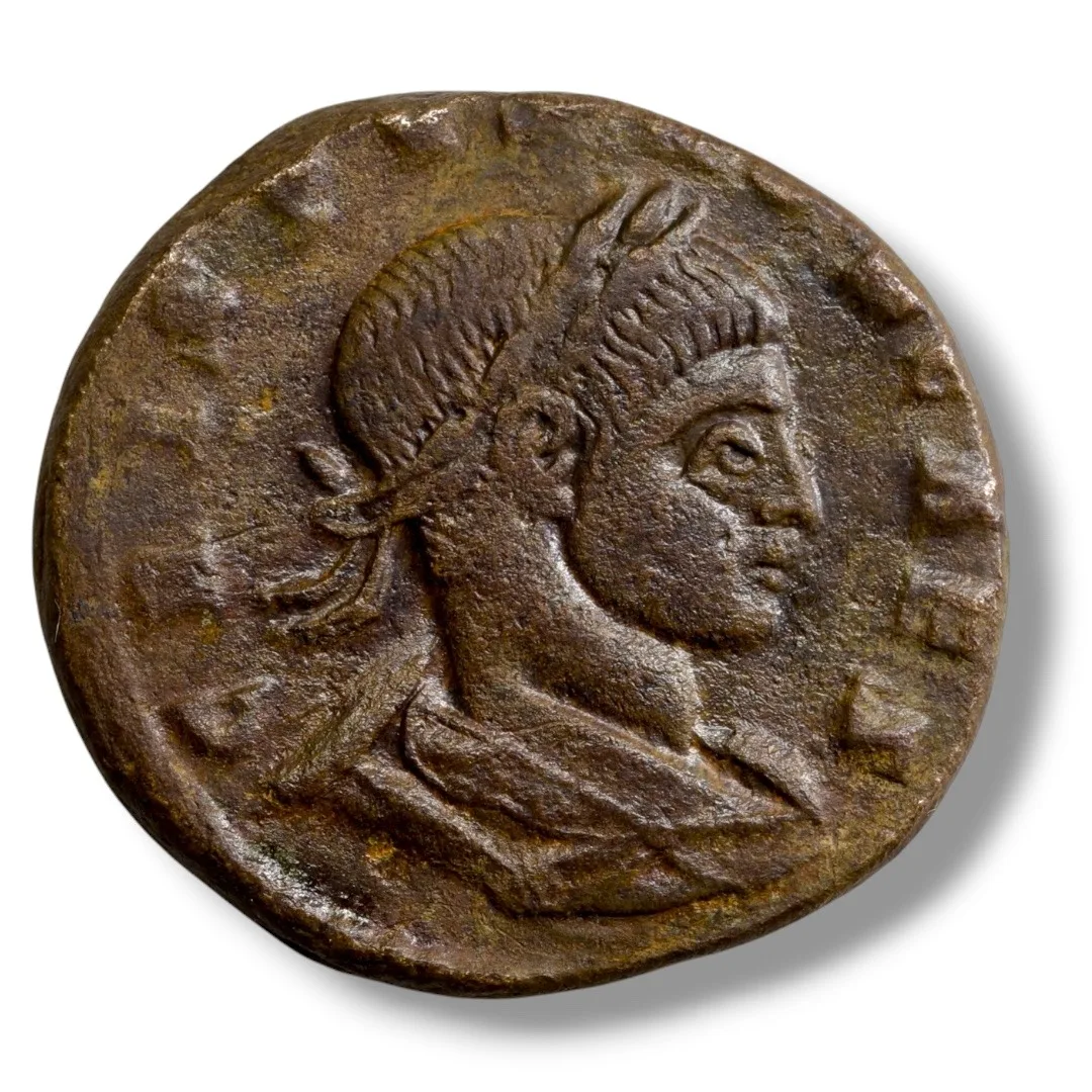 Crispus – AE3 Follis, PRINCIPIA IVVENTVTIS