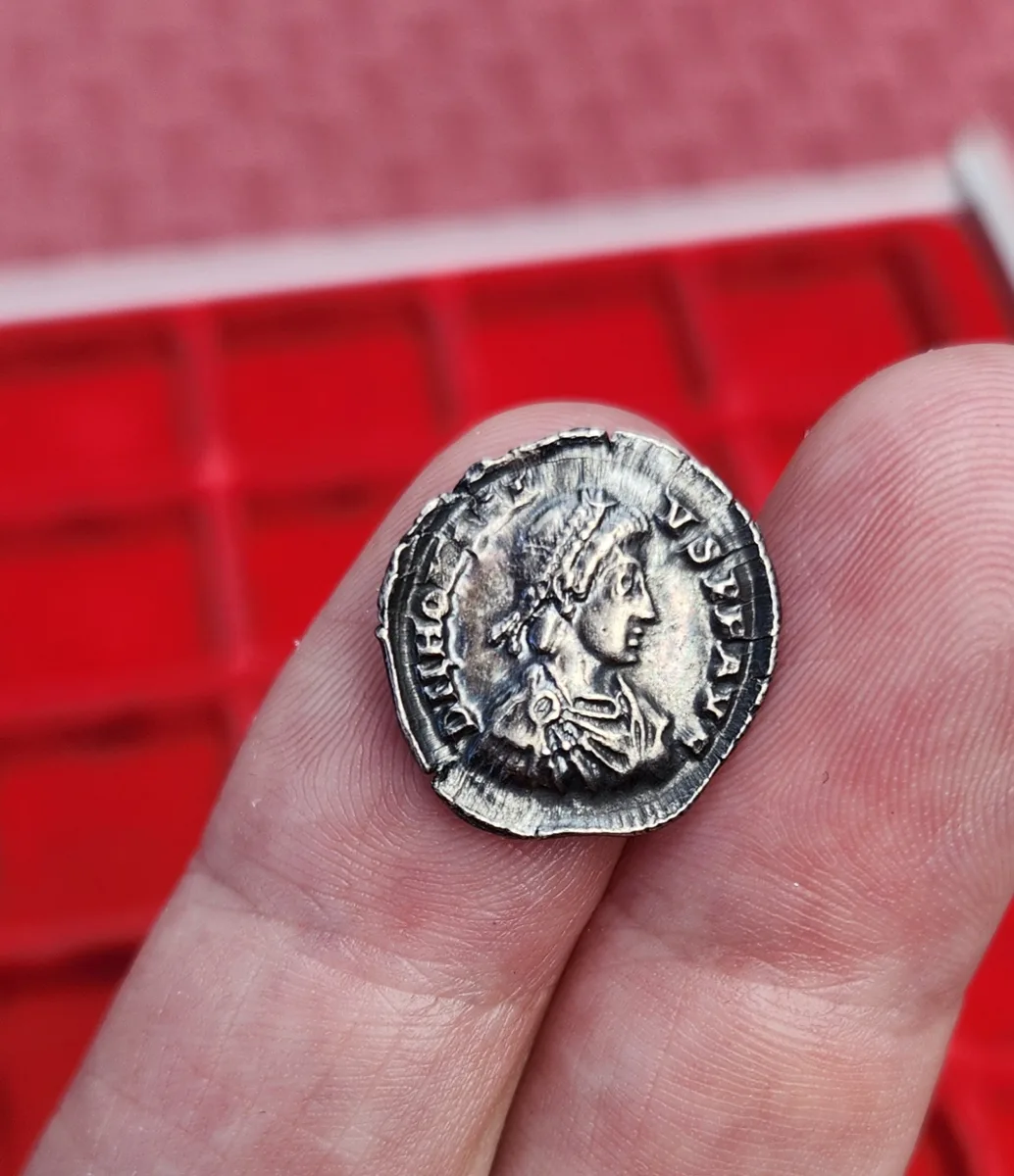 Honorius (393-423 AD) AR Siliqua, Lugdunum Mint - VOT V MVLT X in Wreath