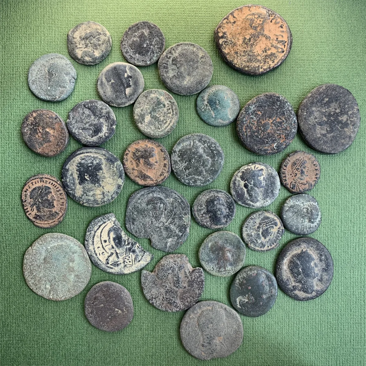 Lot of 30 bronze coins